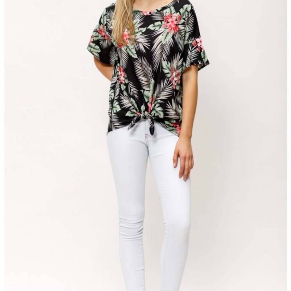 Ruffle sleeve Top - Picture 4 of 10